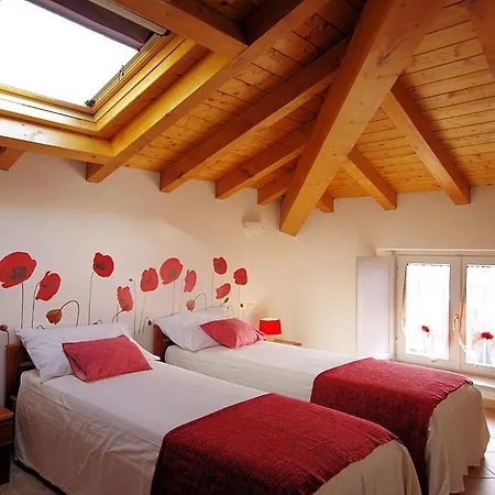 Sleeps 5 Pool Wifi * Mezzegra